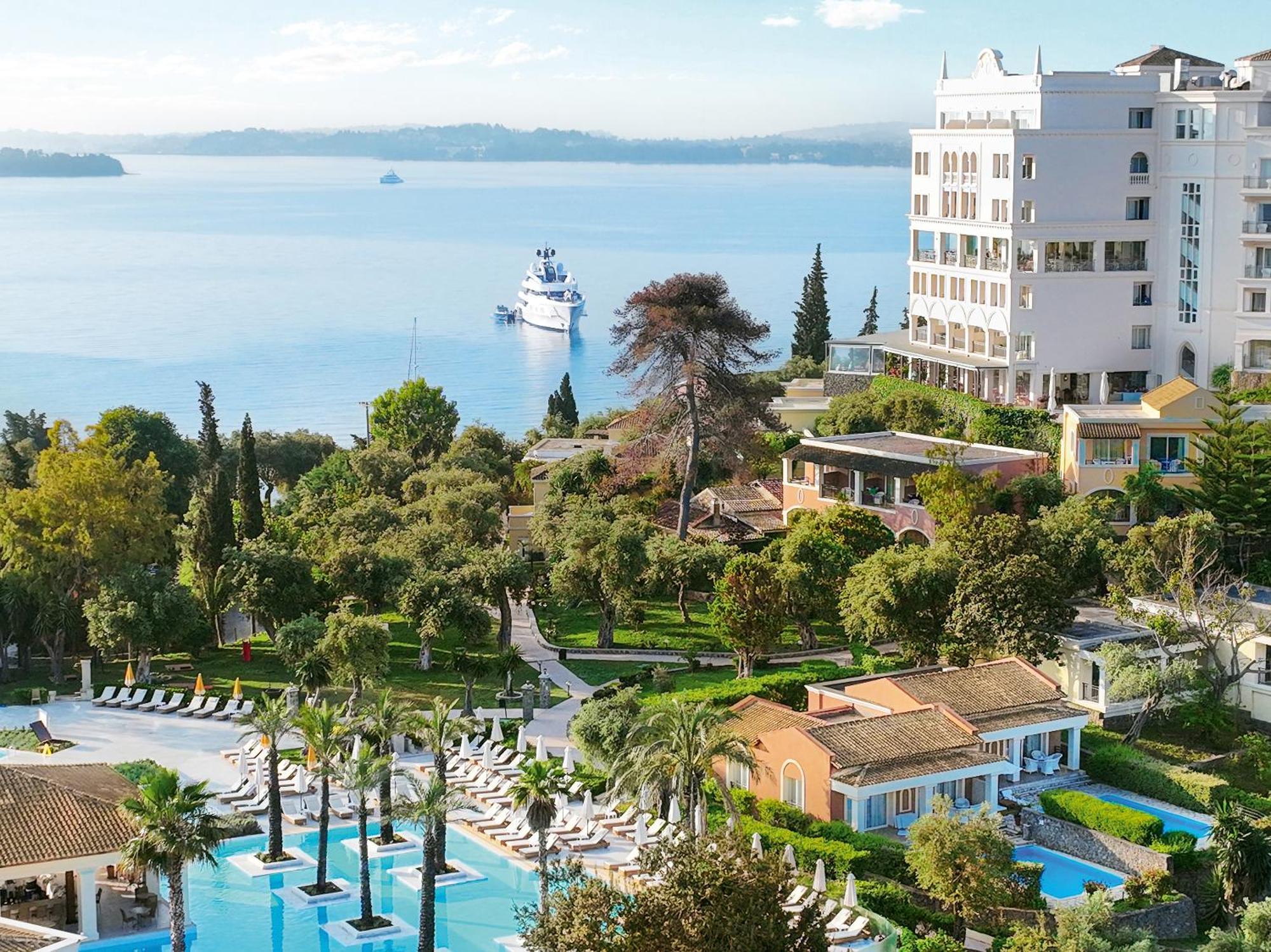 เกรซโคเทล อีวา พาเลซ Hotel กอมเมนโน ภายนอก รูปภาพ
